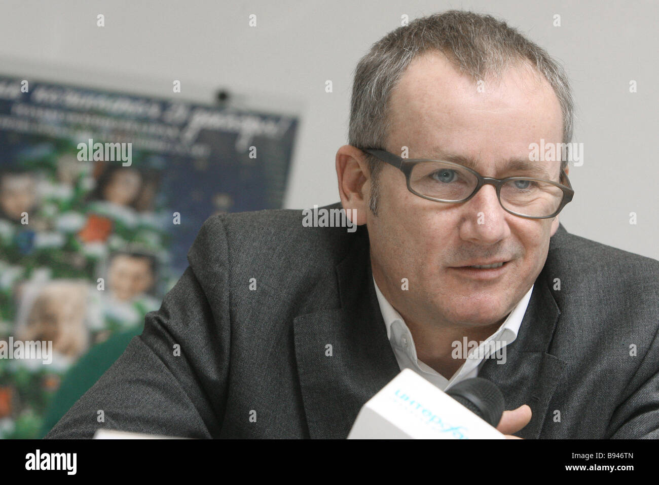 Michael Schlicht Generaldirektor der Firma 20. Century Fox behandelnden