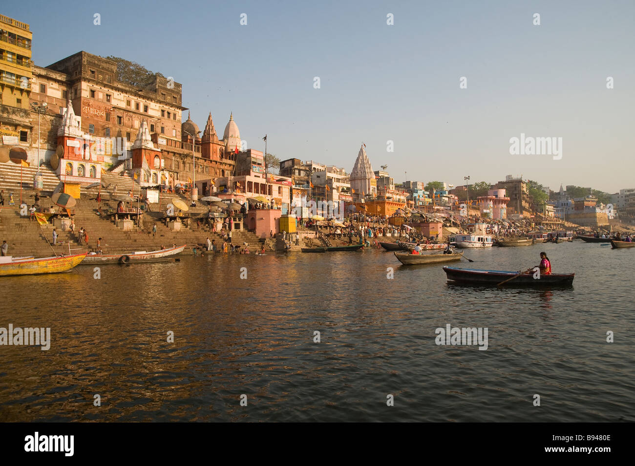 Ghats entlang des Flusses Gange Varanasi Stockfoto