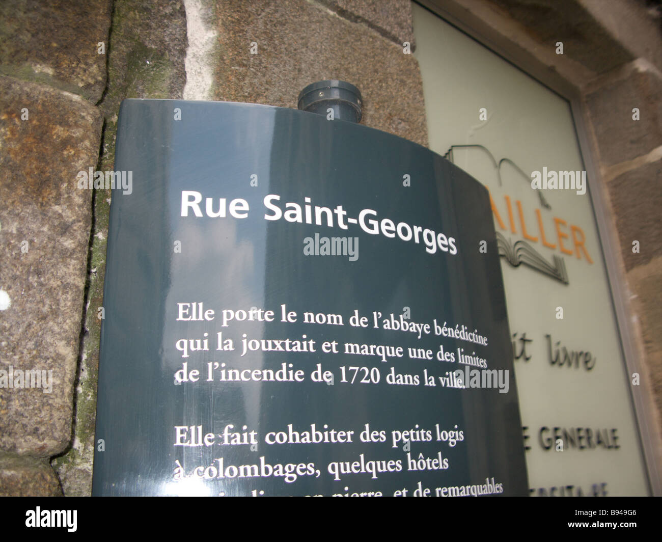 ein Straßenschild für "Rue Saint-George" Stockfoto