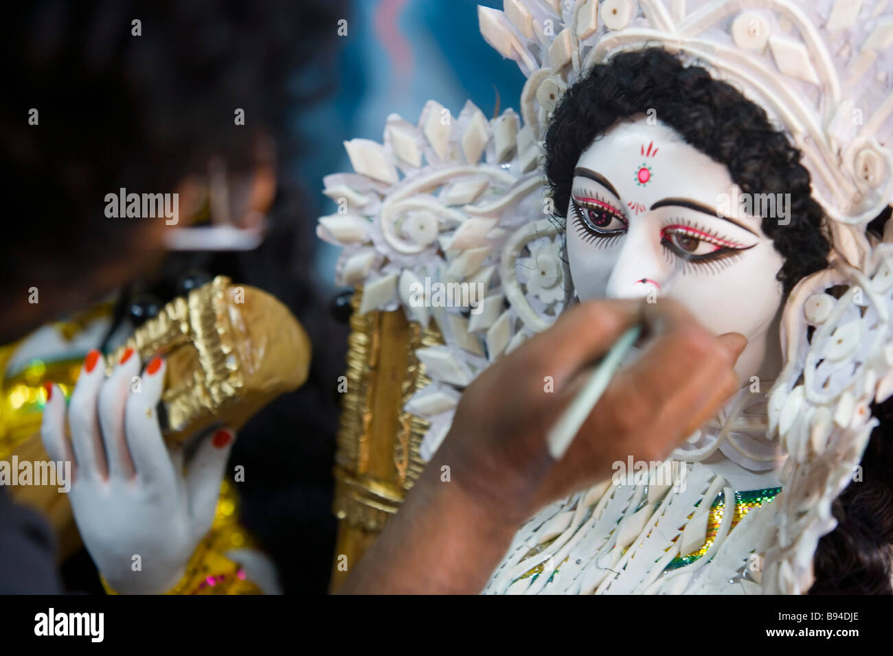 Sarasvati (weibliche Hindu-Gott) Idol, bemalte Kalkutta oder Kalkutta, Westbengalen, Indien Stockfoto