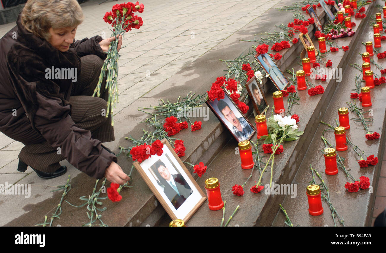 Trauerfeier zum fünften Jahrestag der Geiselnahme in Moskau s Dubrowka-Theater-Center Stockfoto