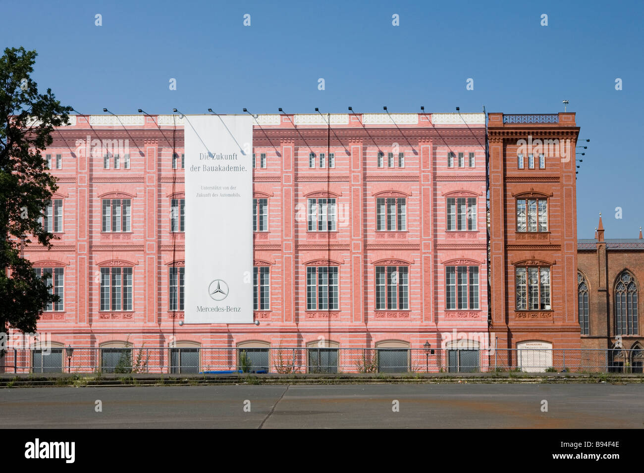 Beispiel für "Trompe Loeil" auf Bürogebäude Renovierung in Berlin Deutschland Stockfoto