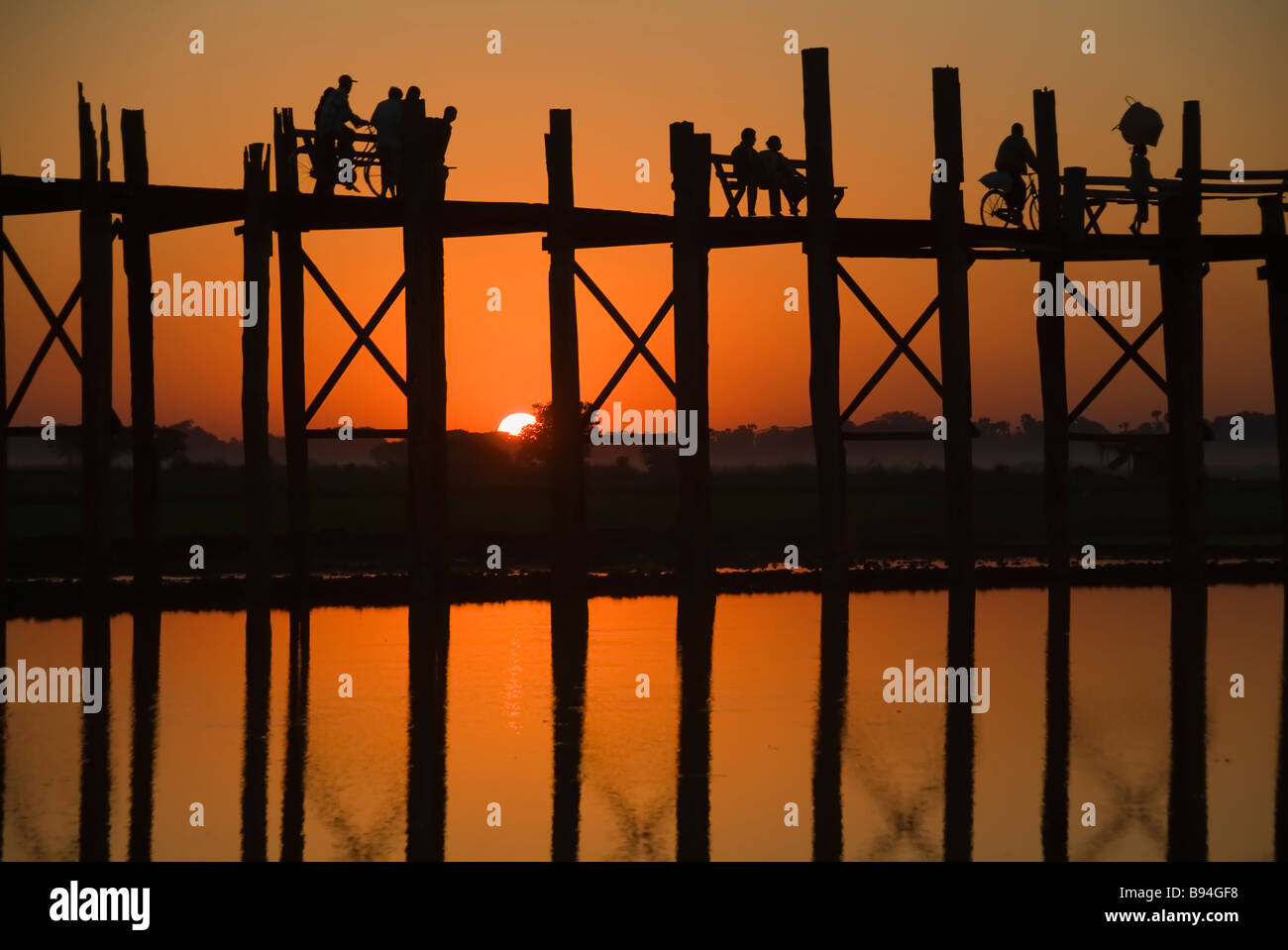 U Bein Brücke bei Sonnenuntergang Myanmar Stockfoto