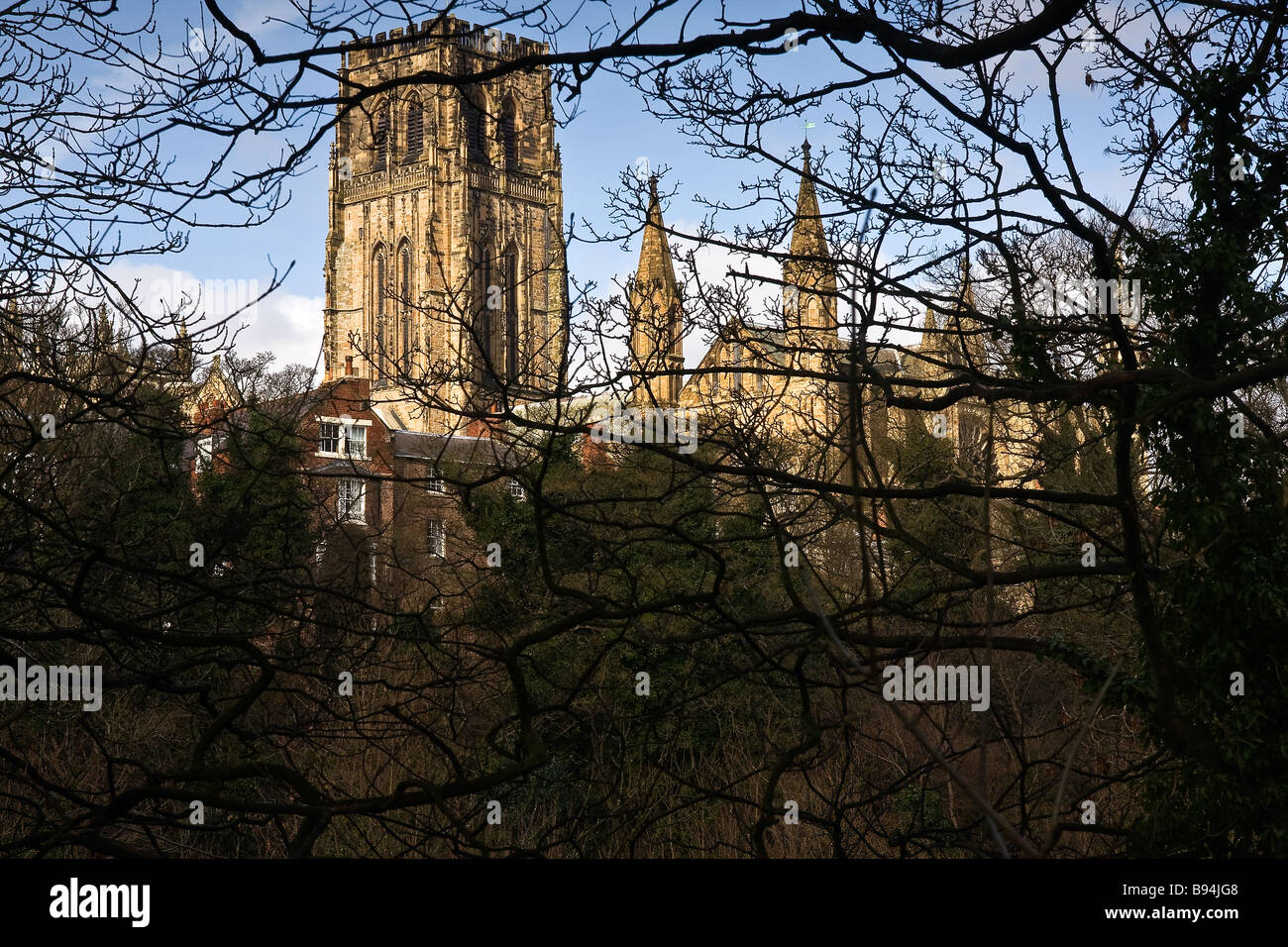 Durham Kathedrale auf dem Fluss Wear, britischen beherbergt die Reliquien der Heiligen Cuthbert, Leiter des St. Oswald & die Überreste des Venerable Bede. Stockfoto