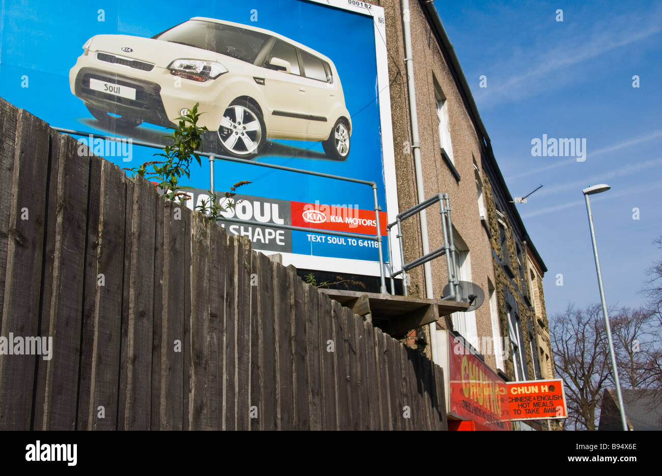 Plakat Werbung für Kia Car Company in Newport South Wales UK Stockfoto