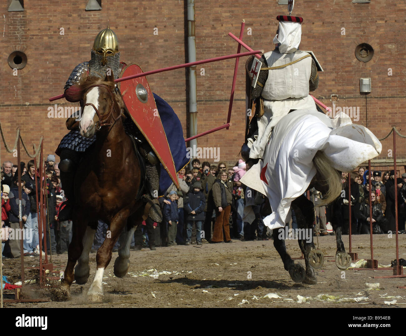 Ritter Auf Pferden Stockfotos und -bilder Kaufen - Alamy