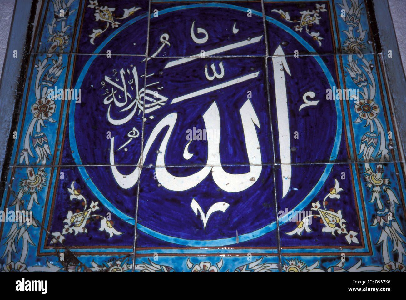 arabische Schrift Kalligraphie Allah Gebet Fliesen in Sufi-Mausoleum
