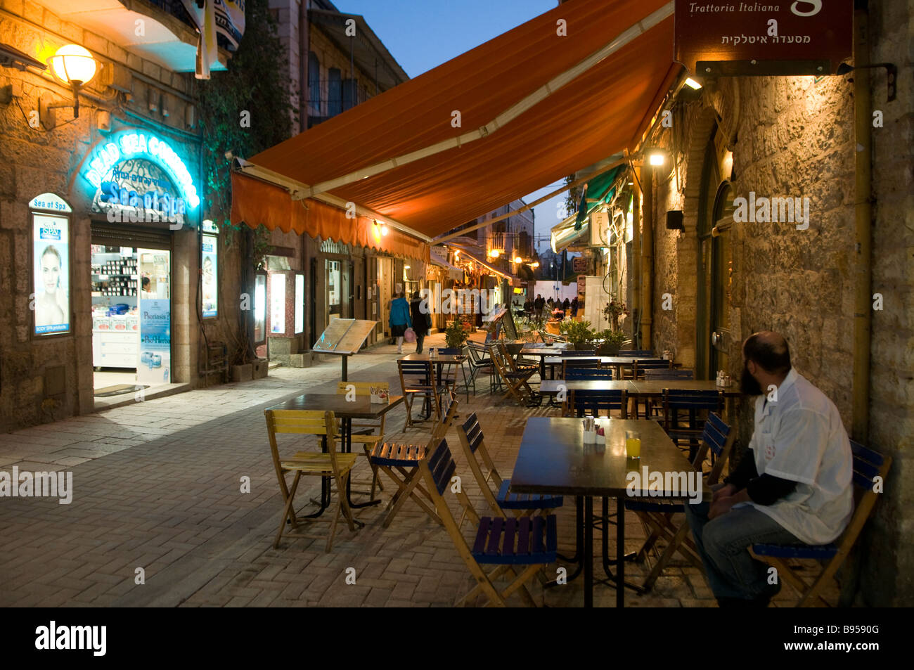 Restaurants und Kaffeehäuser in Nahalat Shiva ein ehemaliger Hof Nachbarschaft in Downtown West Jerusalem Israel gefüttert Stockfoto