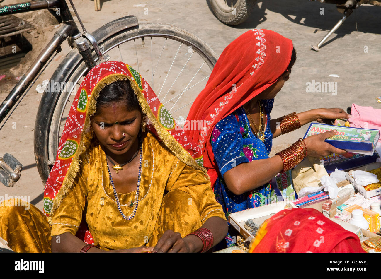 Bunter Markt Szene in Rajasthan, Indien. Stockfoto