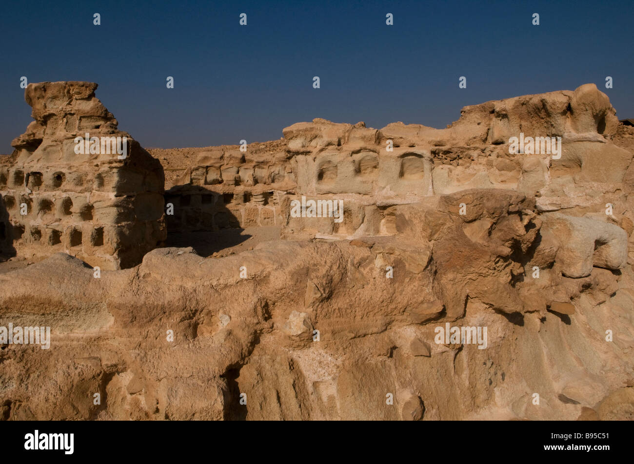 Reste der alten Columbarium Turm in Masada alte Festung am östlichen Rand der Juda oder Judäische Wüste in Israel. Stockfoto