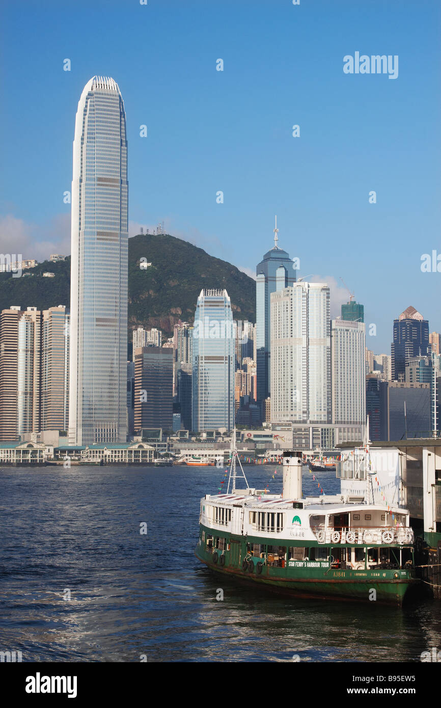 Ansicht der Star Ferry mit IFC, Hong Kong Stockfoto