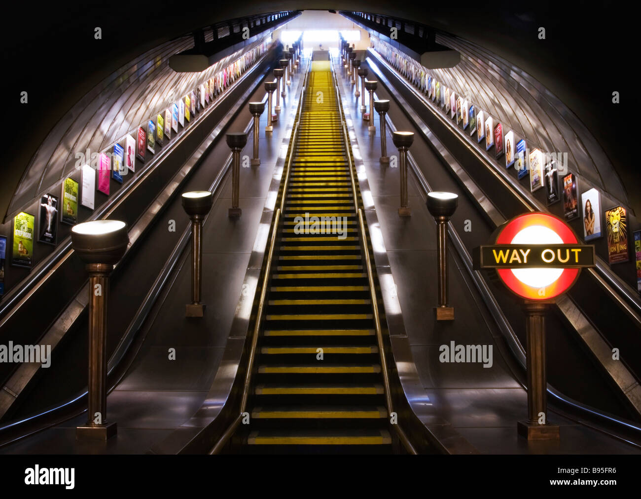 Art-Deco-Rolltreppe - St Johns Wood U-Bahn Station - London Stockfoto