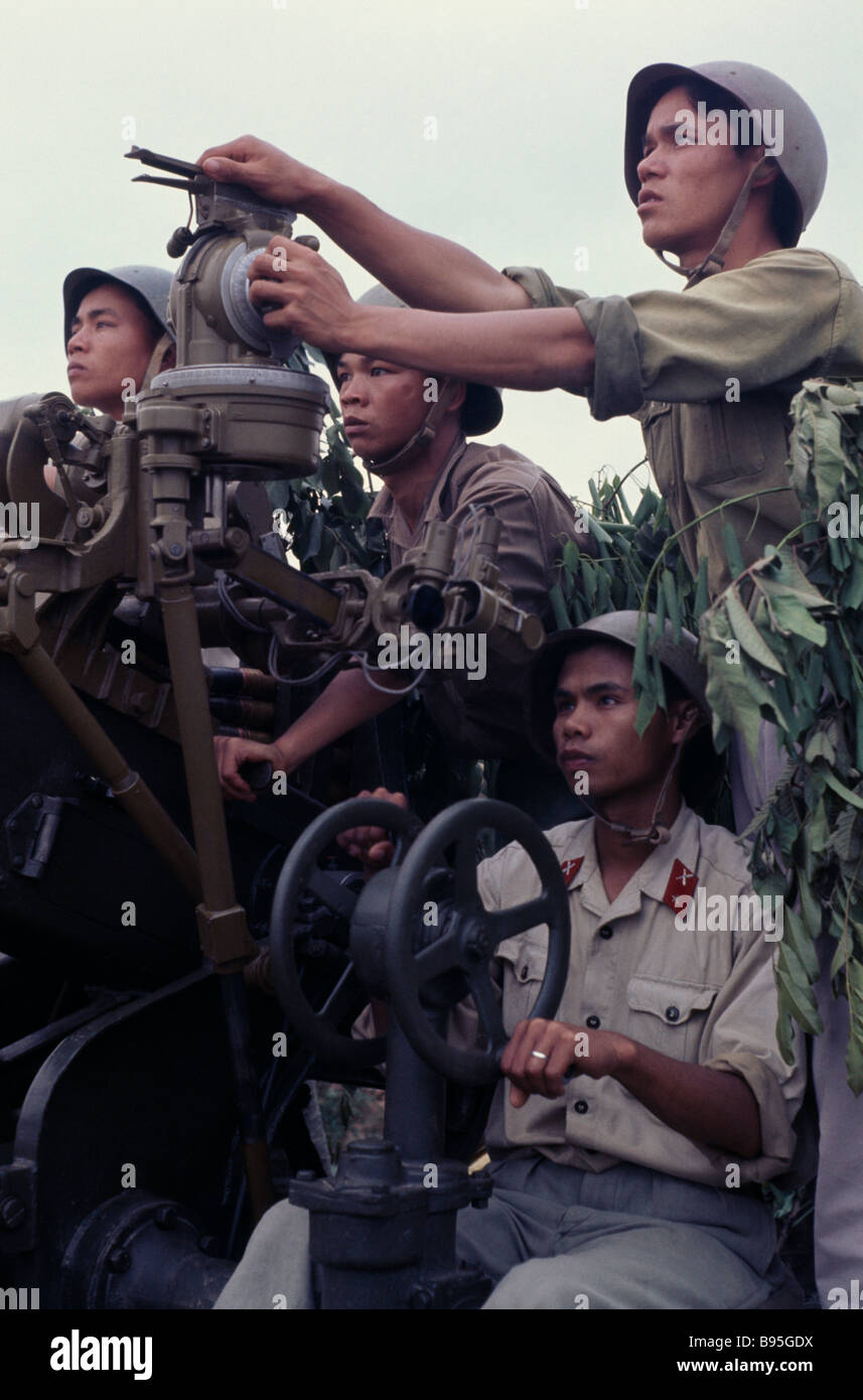 VIETNAM-Krieg nordvietnamesischen Soldaten mit anti-Aircraft-Raketenwerfer. Stockfoto