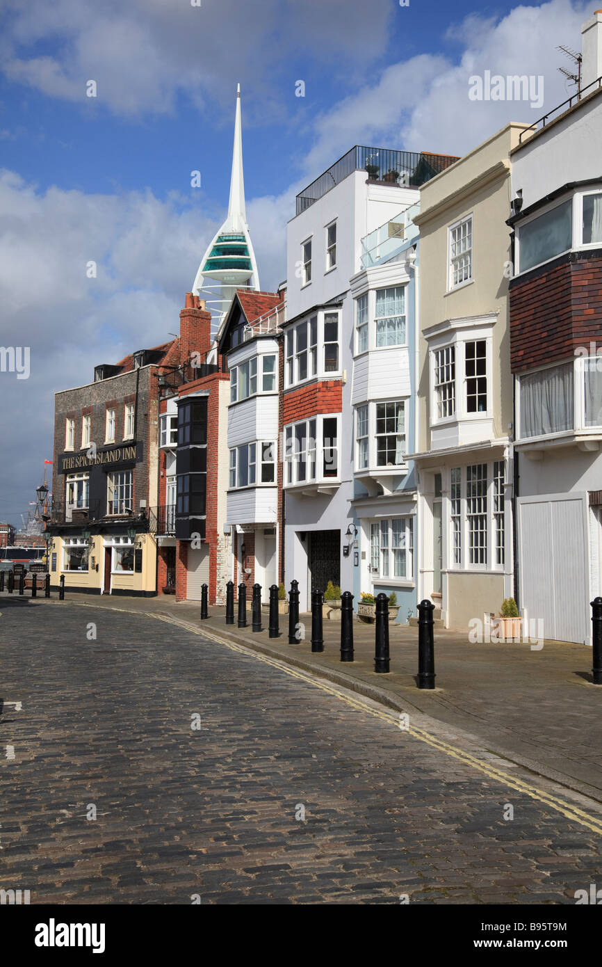 Der gepflasterten Straße von Bad Platz, Old Portsmouth, mit Blick auf die "Spice Island Inn" Stockfoto