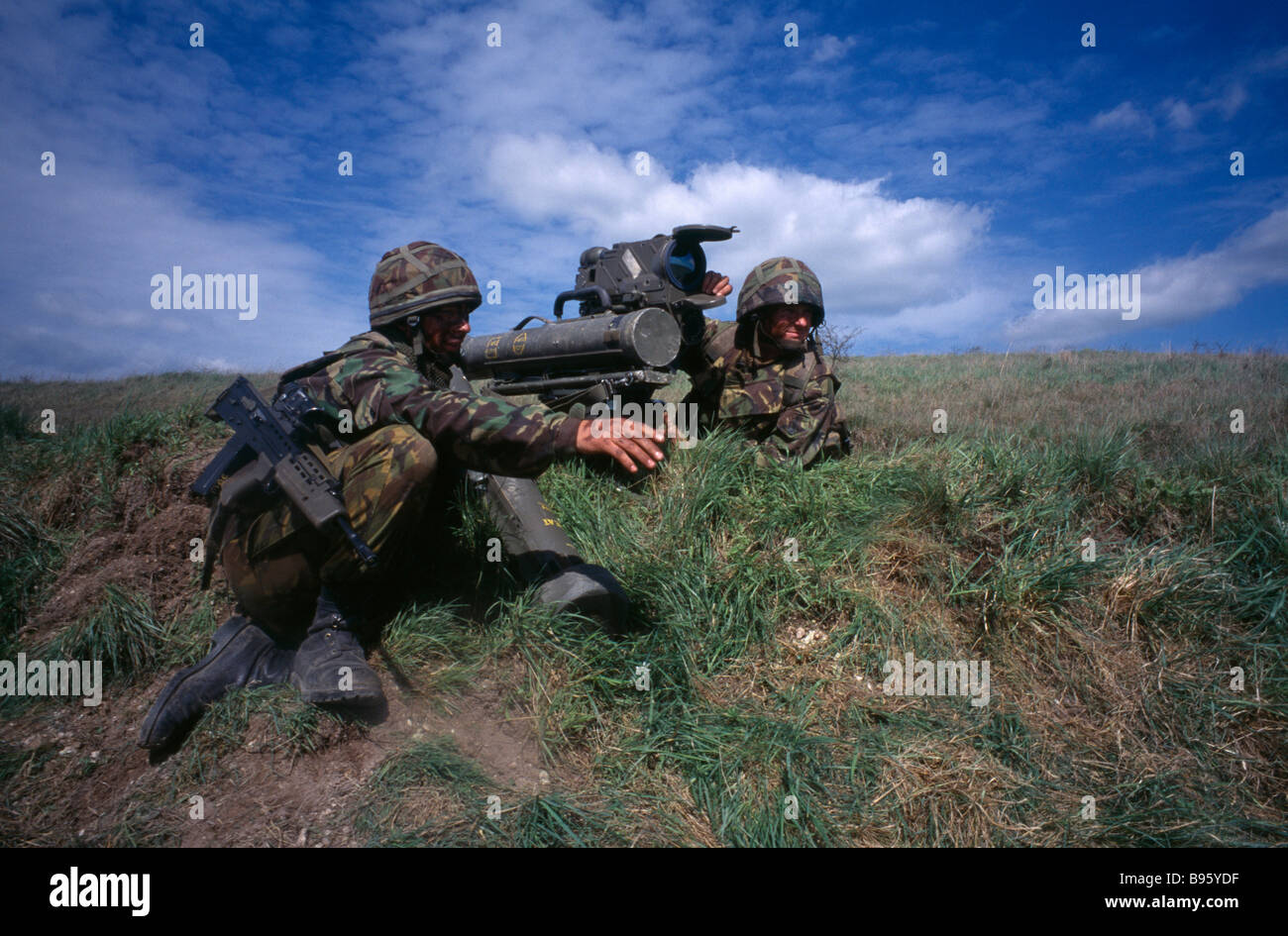 MILITÄRISCHE britische Armee Soldaten Crew Training Übung mit europäischen Mailand Anti-Tank Guided Missile System. Stockfoto