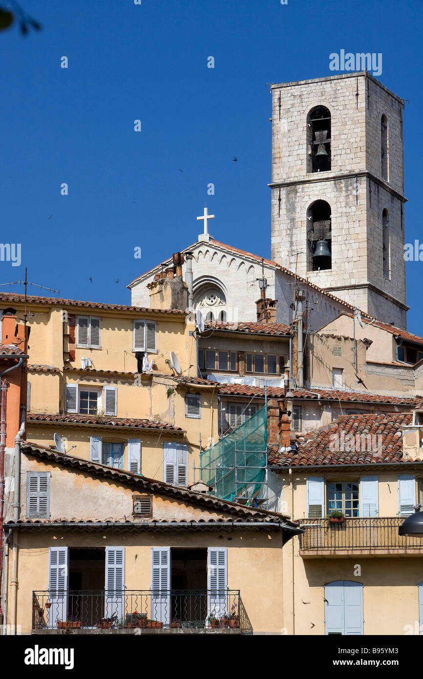 Frankreich, Alpes Maritimes, Grasse, Notre-Dame du Puy Kathedrale (13. Jh.) vom Place du Barri gesehen Stockfoto