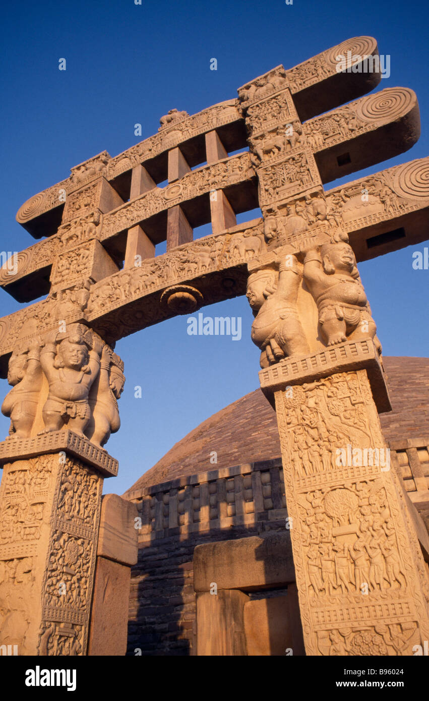 Indien Madhya Pradesh Sanchi Great Stupa und Torana Stockfoto
