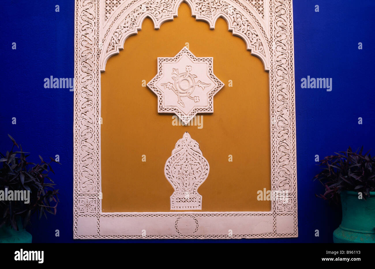 Marokko Marrakesch der Jardin Majorelle im Besitz von Yves St. Laurent. Detail der Wandgestaltung. Stockfoto