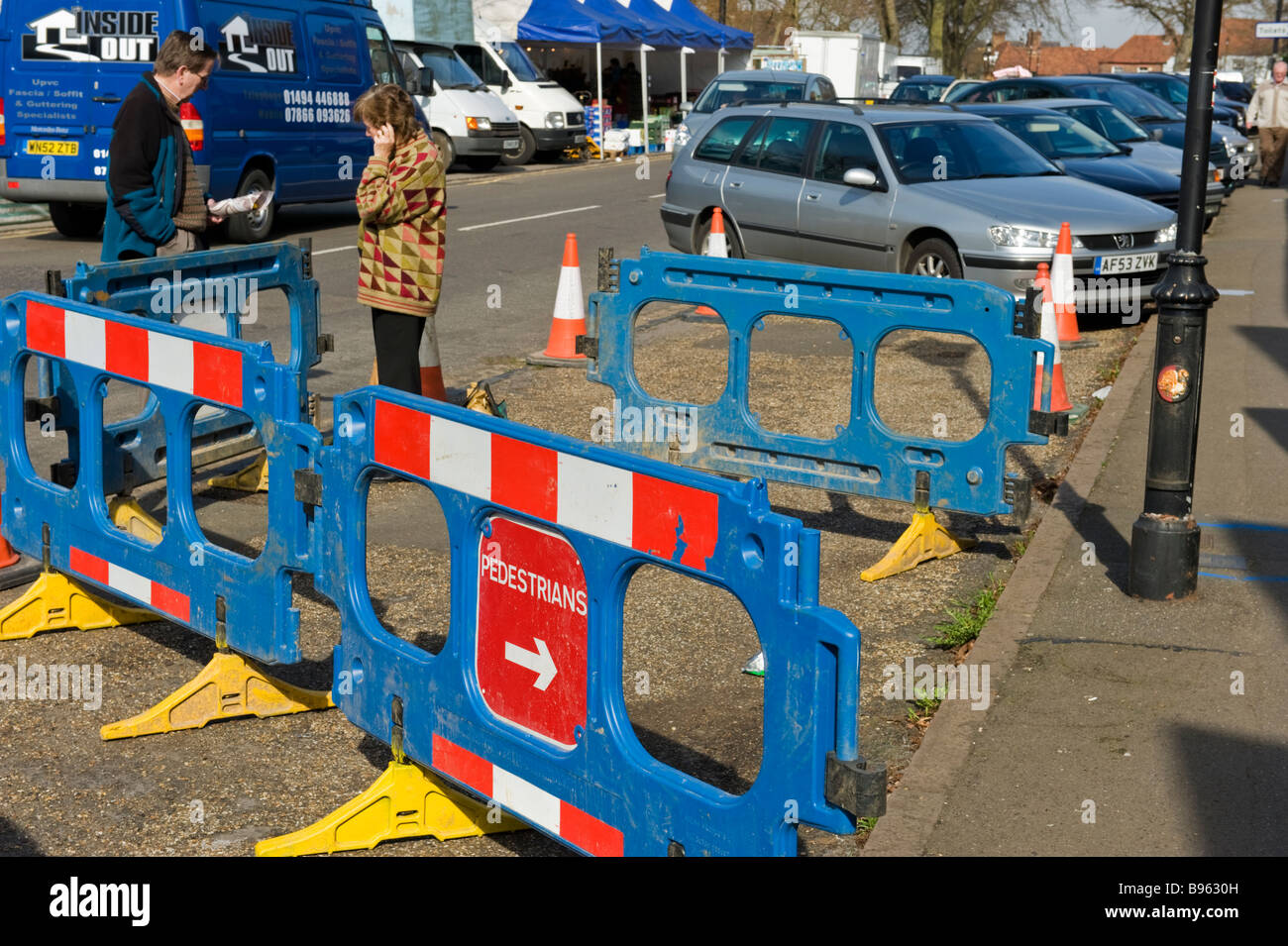 Baustellen mit Verkehr Schranken abgesperrt Stockfoto