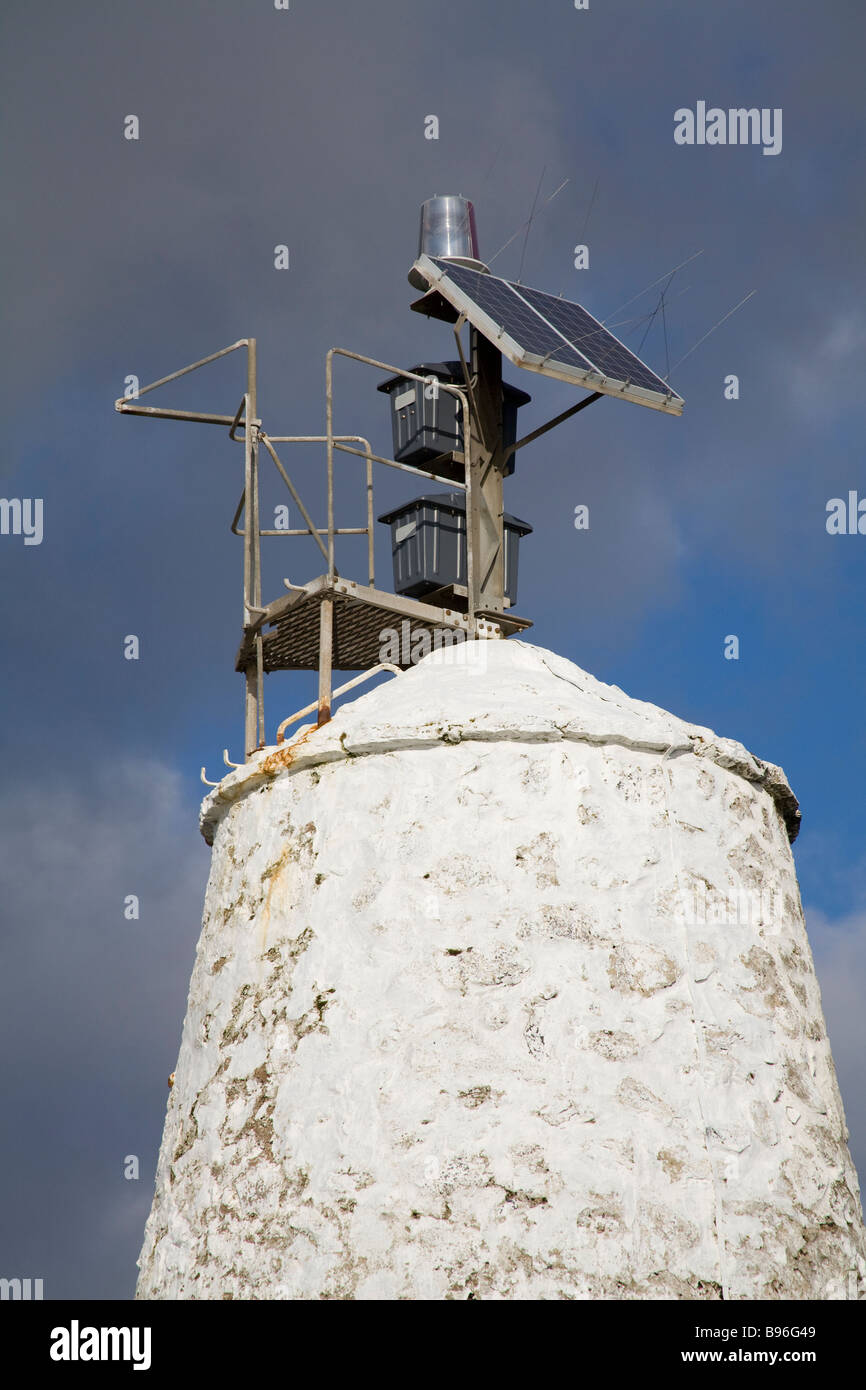 März solar panel auf der Spitze eines Leuchtturms versorgt das Licht Llanddwyn Island Isle of Anglesey Wales auch als Liebhaber Insel bekannt Stockfoto