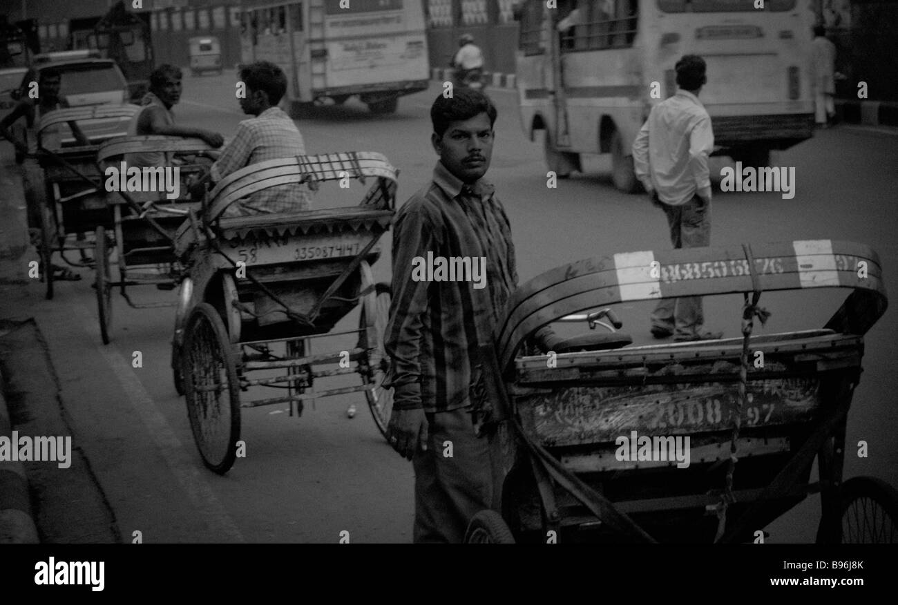 3 Fahrrad-Rikscha-Wallahs / Fahrer in Alt-Delhi in der Nähe des Roten Forts und Chandni Chowk Stockfoto