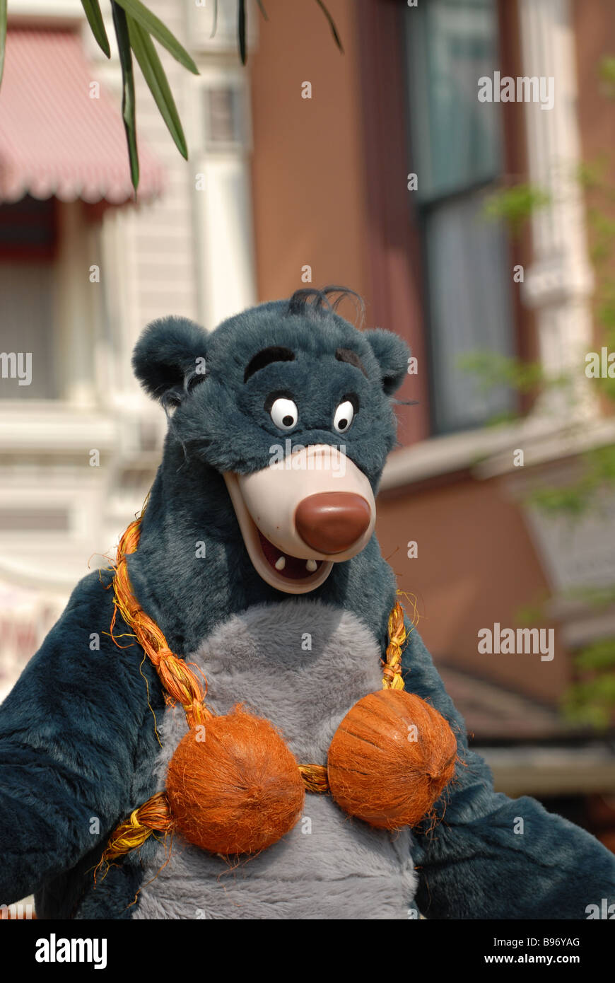Balu aus dem Dschungelbuch Charakter im Disney Parade, Paris Stockfoto