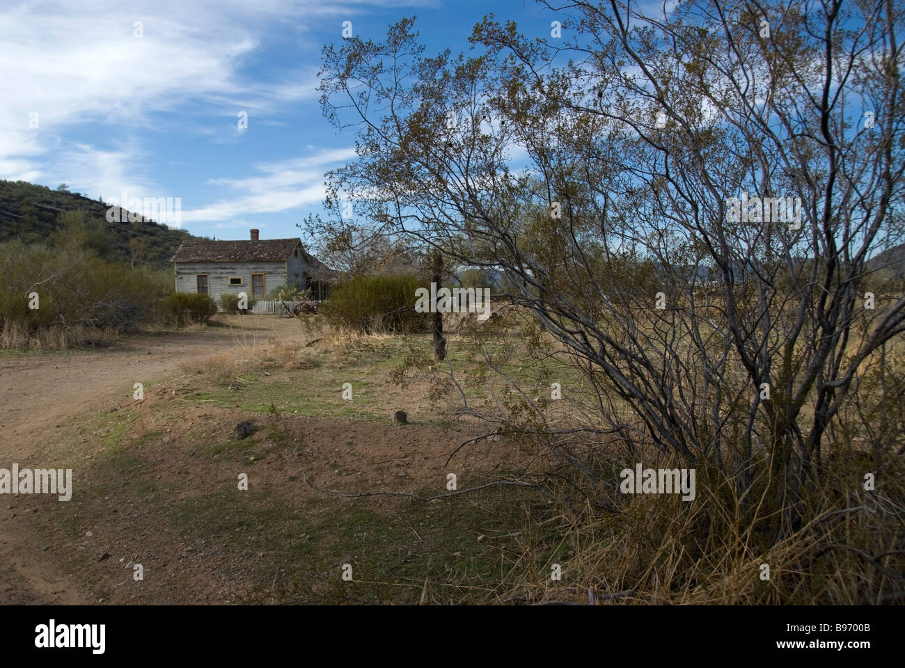 Pioneer Living History Dorf mit alten historischen Bauernhaus in der Wüstenlandschaft von Phoenix, Arizona, USA. Stockfoto