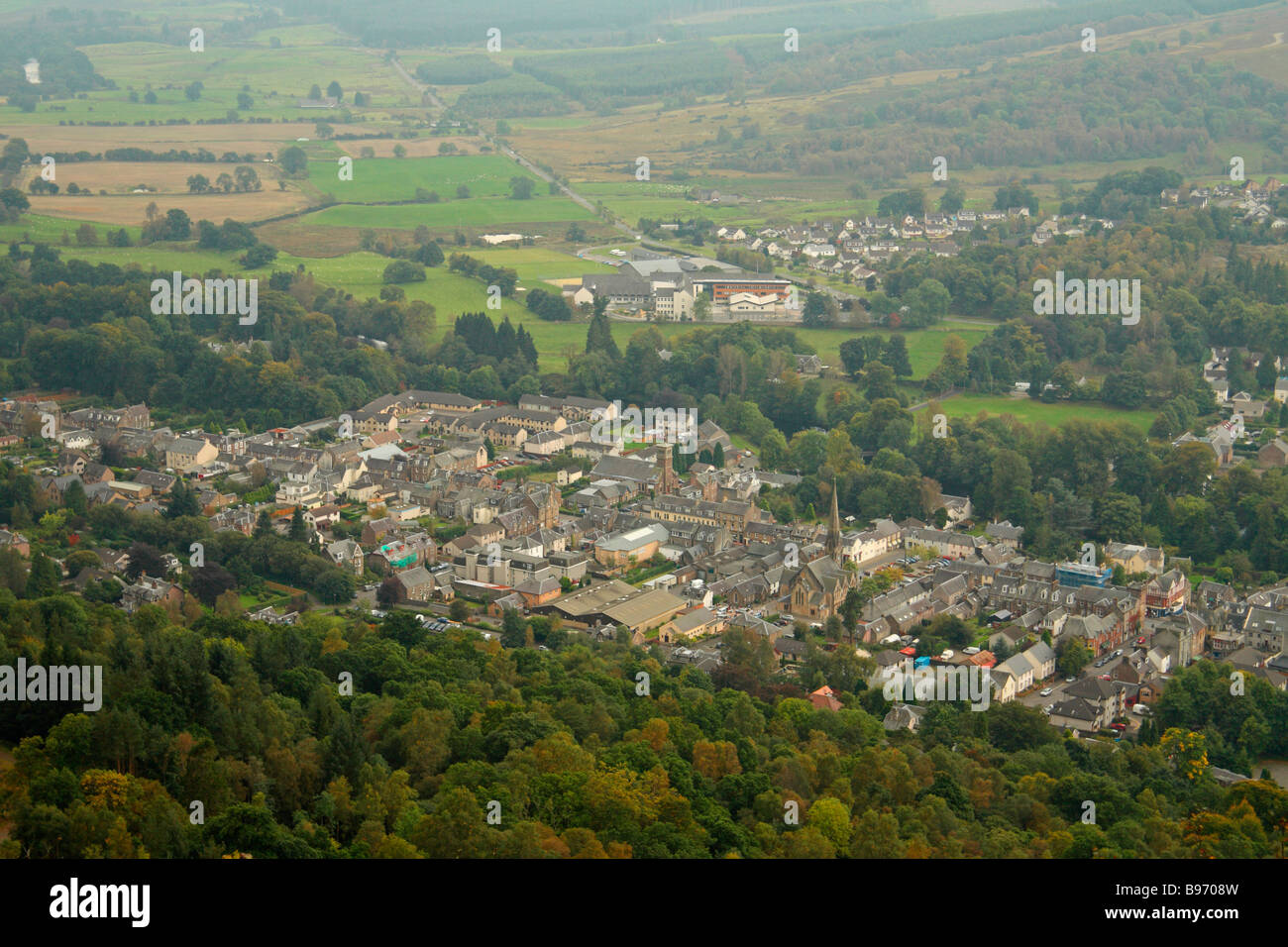 Blick auf die Stadt Callander, Perthshire, Schottland, von den Hängen des Callander Craig Stockfoto