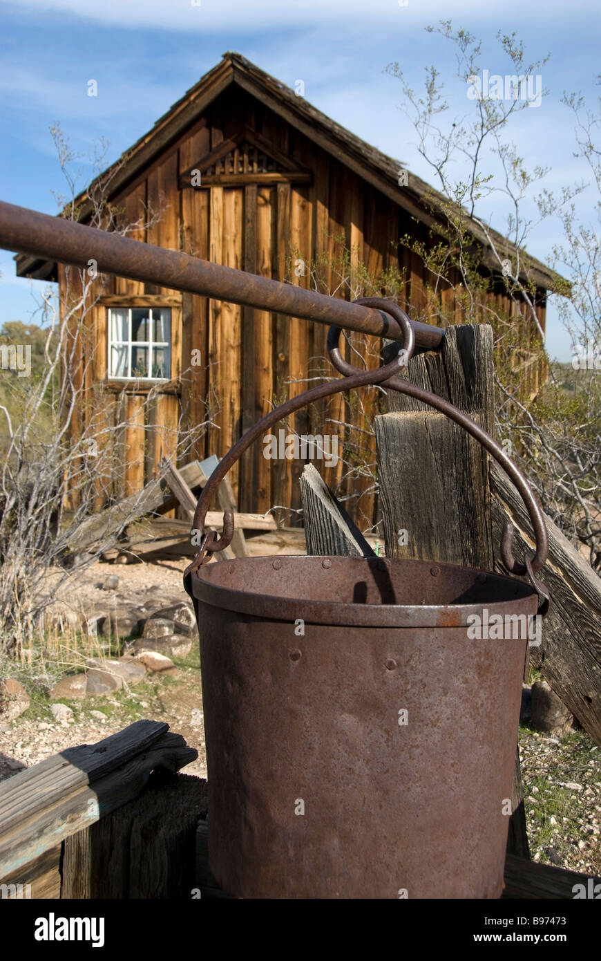 Stock Foto von Pioneer Living History Village Bergbau Kabine und gut Stockfoto