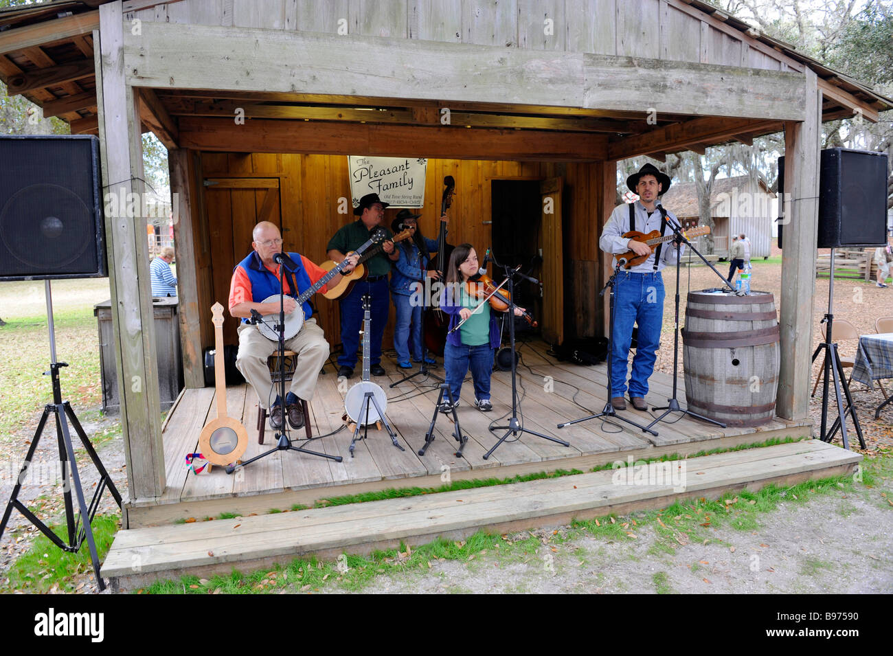 Angenehme Familie Land Band führt an Cracker Land Florida lebende Geschichtsmuseum befindet sich auf der Florida State Fairgrounds Stockfoto