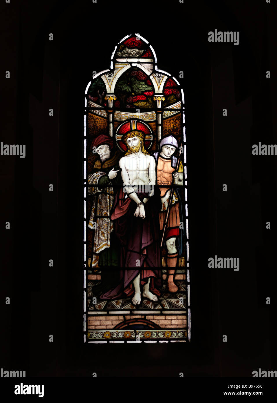Christus am Kreuz geführt gebeizt Glas Fenster Christchurch Epsom Surrey Stockfoto