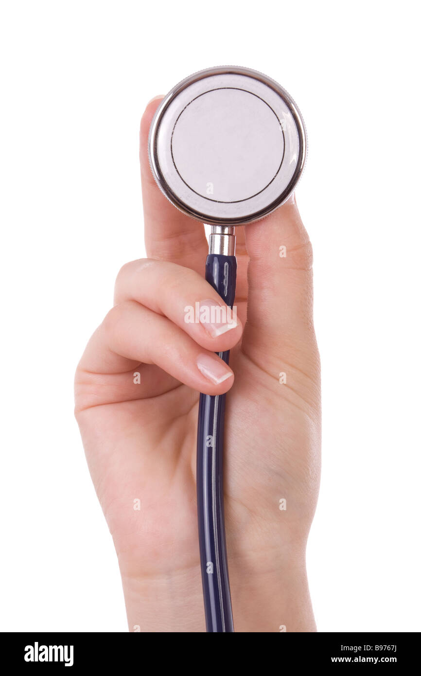 Hand mit einem blauen Stethoskop isoliert auf weiss Stockfoto