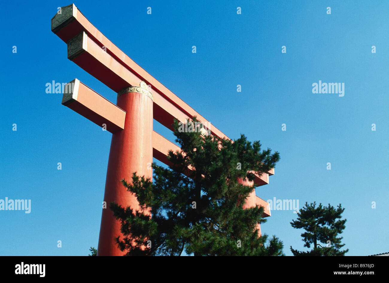 Gateway at the entrance to a Shinto shrine Stockfoto