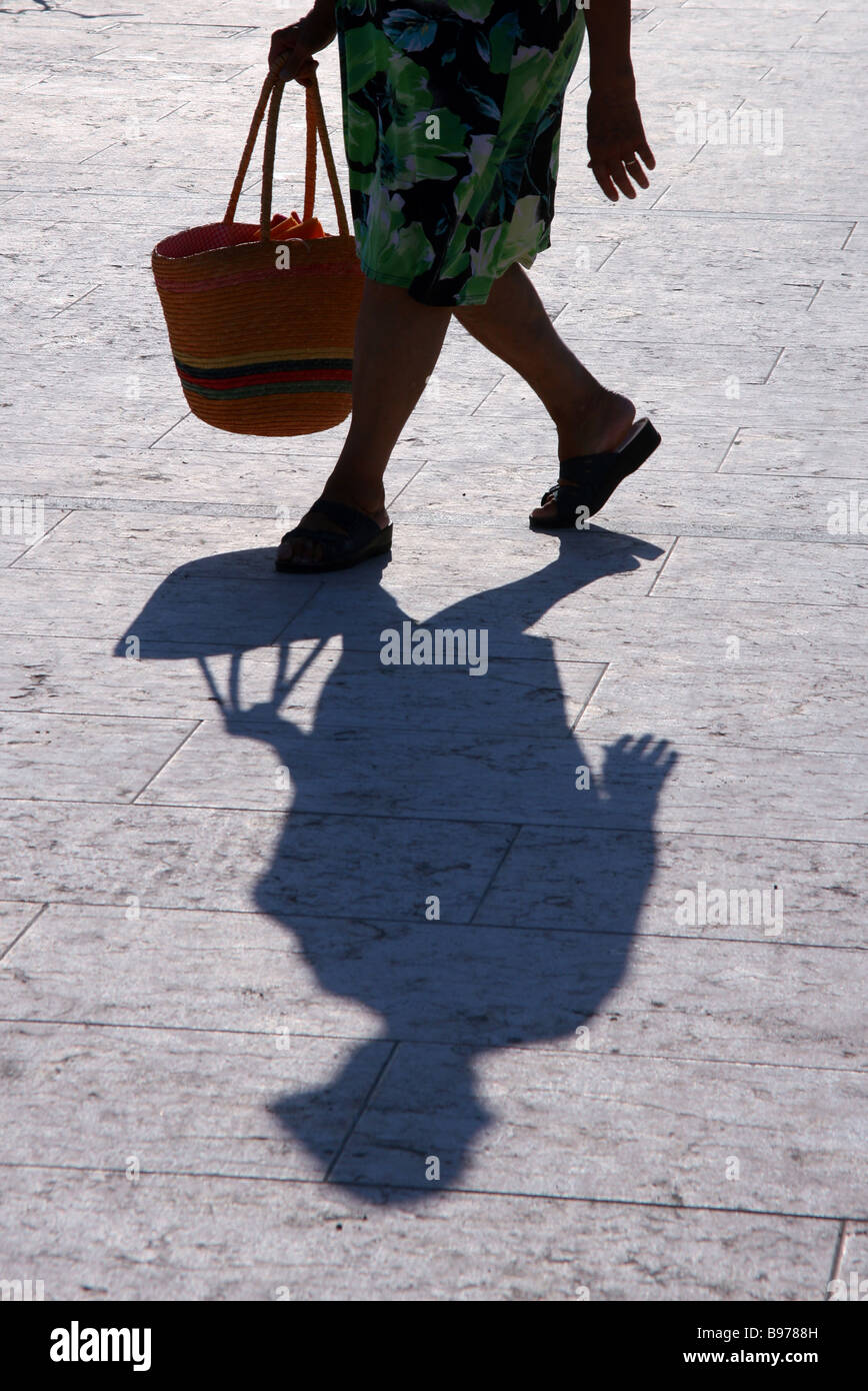 Schatten von einer älteren Frau Stockfoto