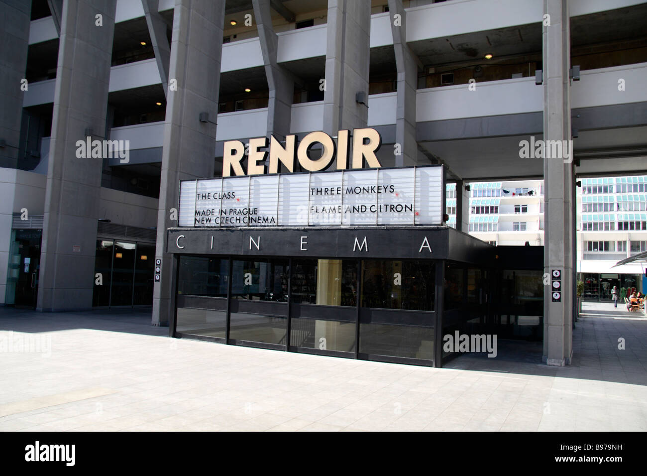 Der Haupteingang zum unabhängigen Renoir-Kino im Brunswick Centre, London.  März 2009 Stockfoto