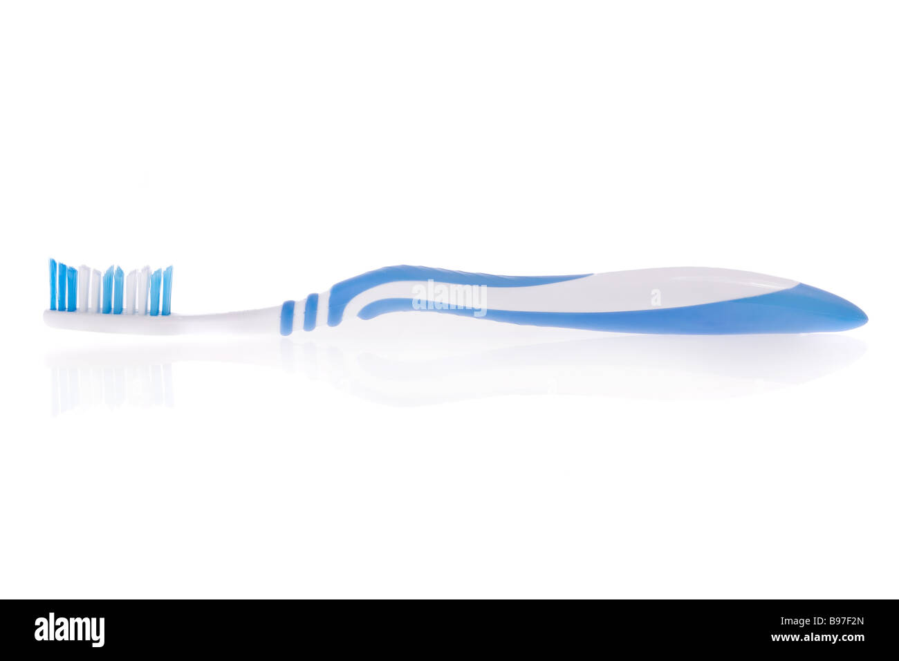 Blaue Zahnbürste isoliert auf weißem Hintergrund Stockfoto