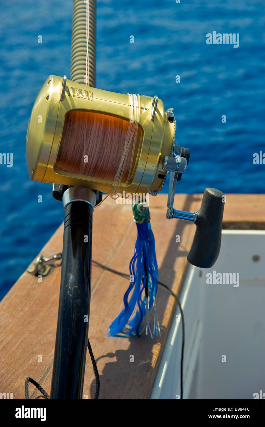 Angeln-Rolle mit Kder auf Fischerboot La Runion Frankreich | Rolle Mit  Kder Und Angel Auf Fischerboot, Hochseeangeln, La Runion Stockfotografie  - Alamy