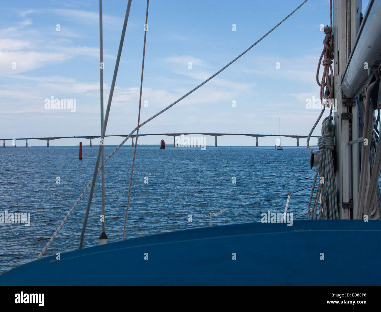 Die Öland-Brücke verbindet die Stadt Kalmar und der Insel Öland. Stockfoto