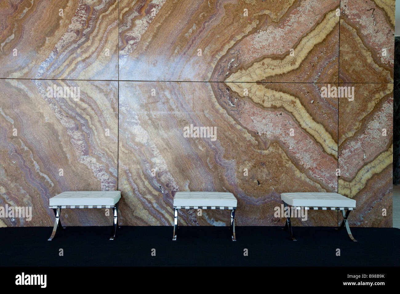 Weißer Stuhl, Pavillon Mies van der Rohe Barcelona Spanien Stockfoto