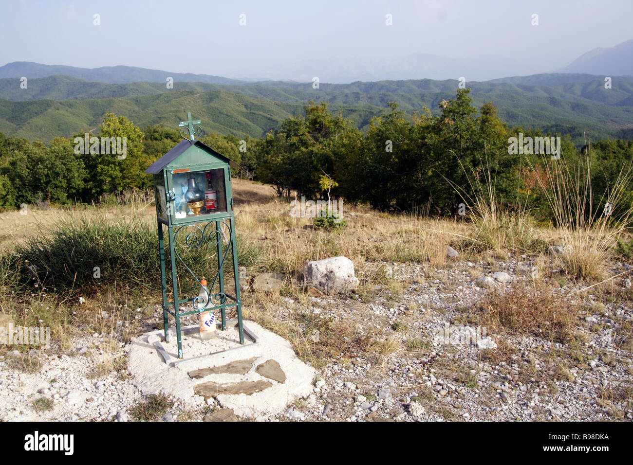 Zagoria Ipirus Pindhos Berge am Straßenrand Schrein Landschaft ZAGORI EPIRUS Griechenland Stockfoto