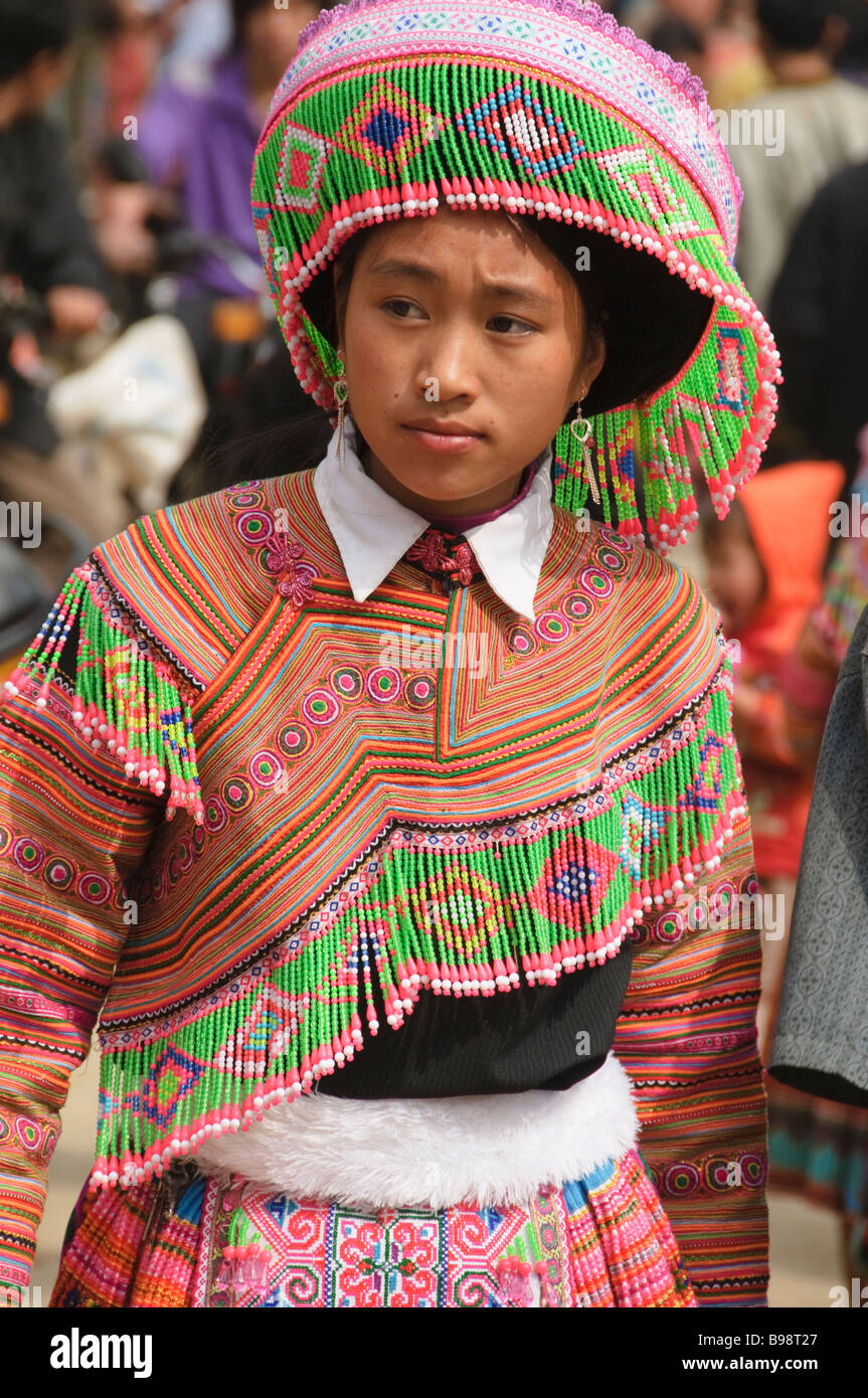 Porträt eines Mädchens Flower Hmong in Cau Sohn in der Nähe von Bac Ha Vietnam Stockfoto