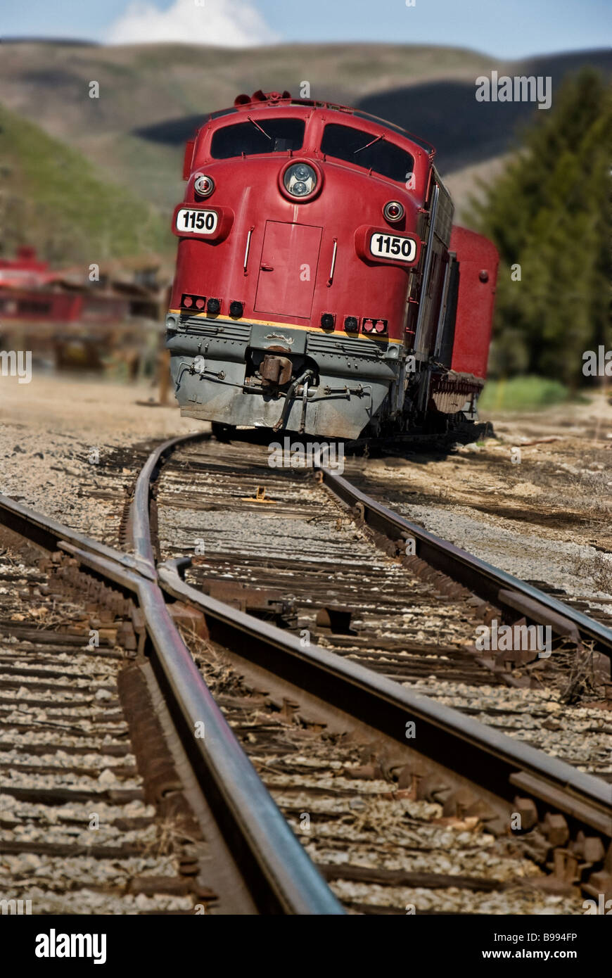 Diesellok Zug schleppen Fracht, Southern California, USA Stockfoto