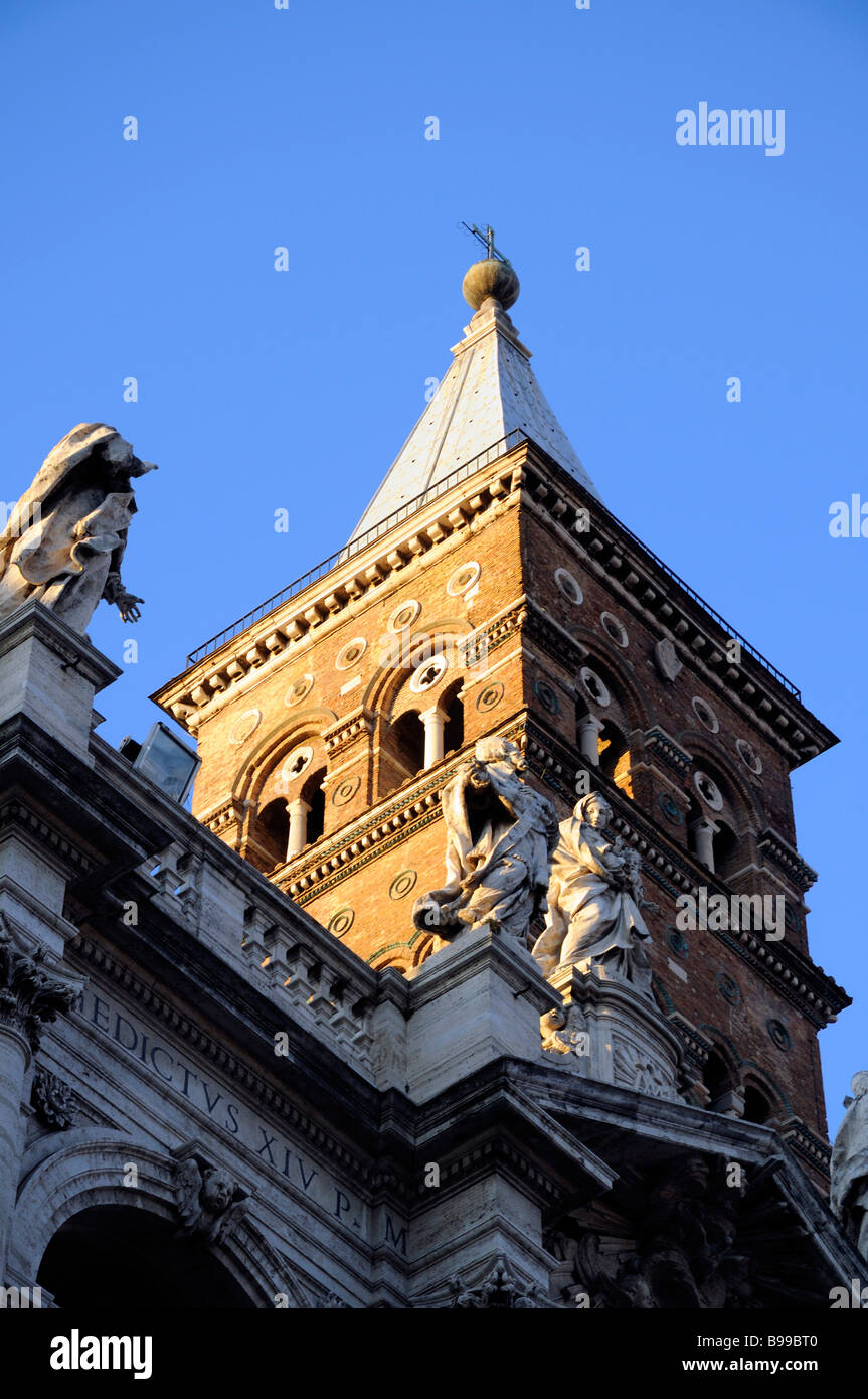 Der Glockenturm oder Kirchturm von der Basilika Santa Maria Maggiore in Rom Italien Stockfoto