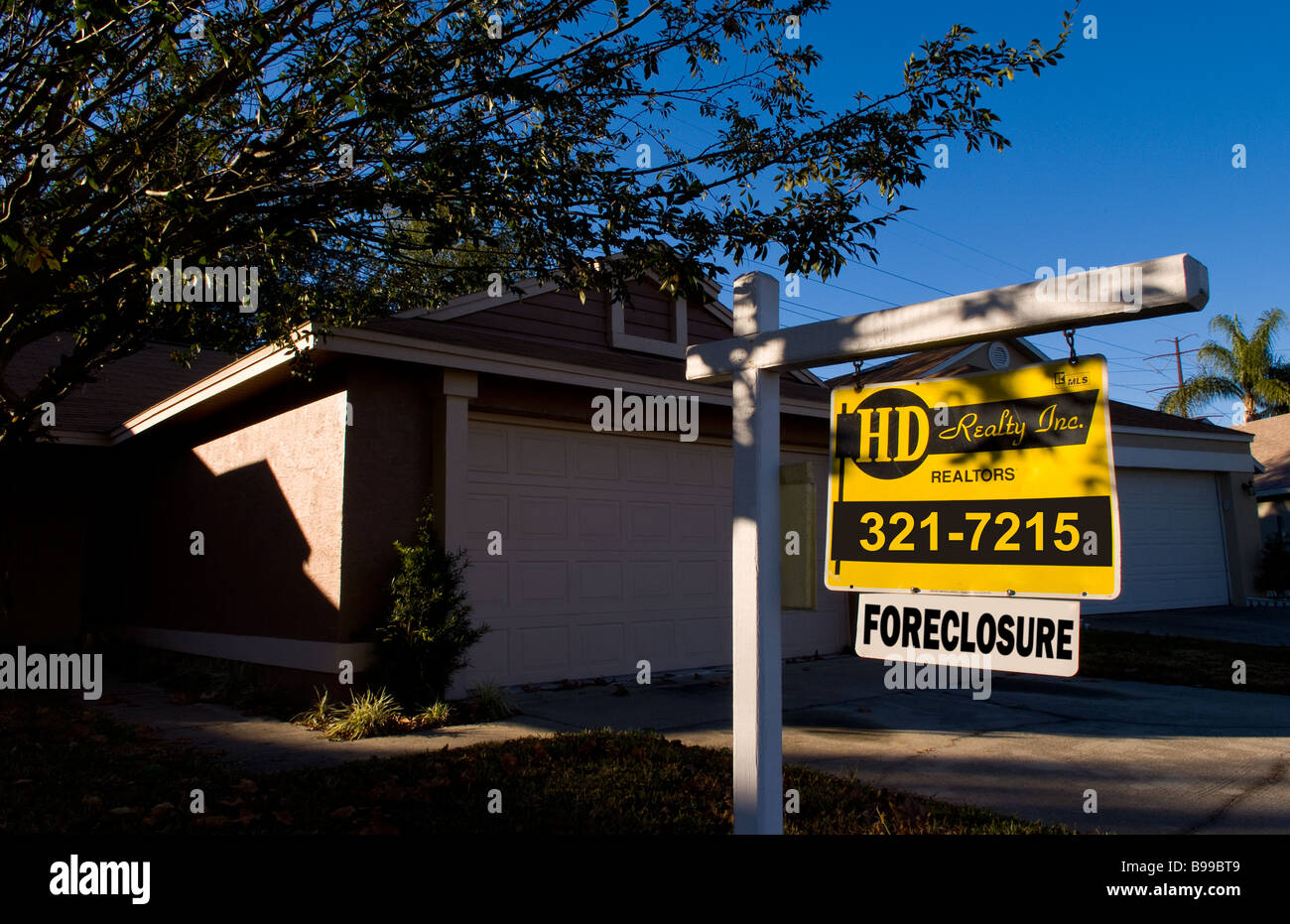 Wirtschaft leiden der Häuser zum Verkauf in Hypothek finanziellen schwierigen Zeiten Abschottung Rezession Stockfoto