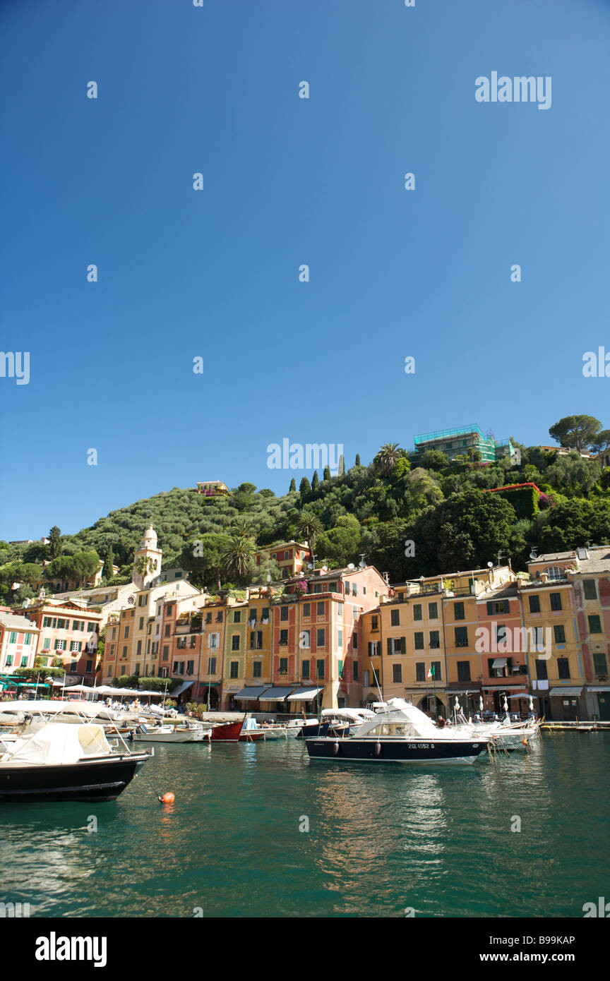 Der malerische Hafen von Portofino entlang der Amalfiküste in Italien, anders als die Italienische Riviera Stockfoto