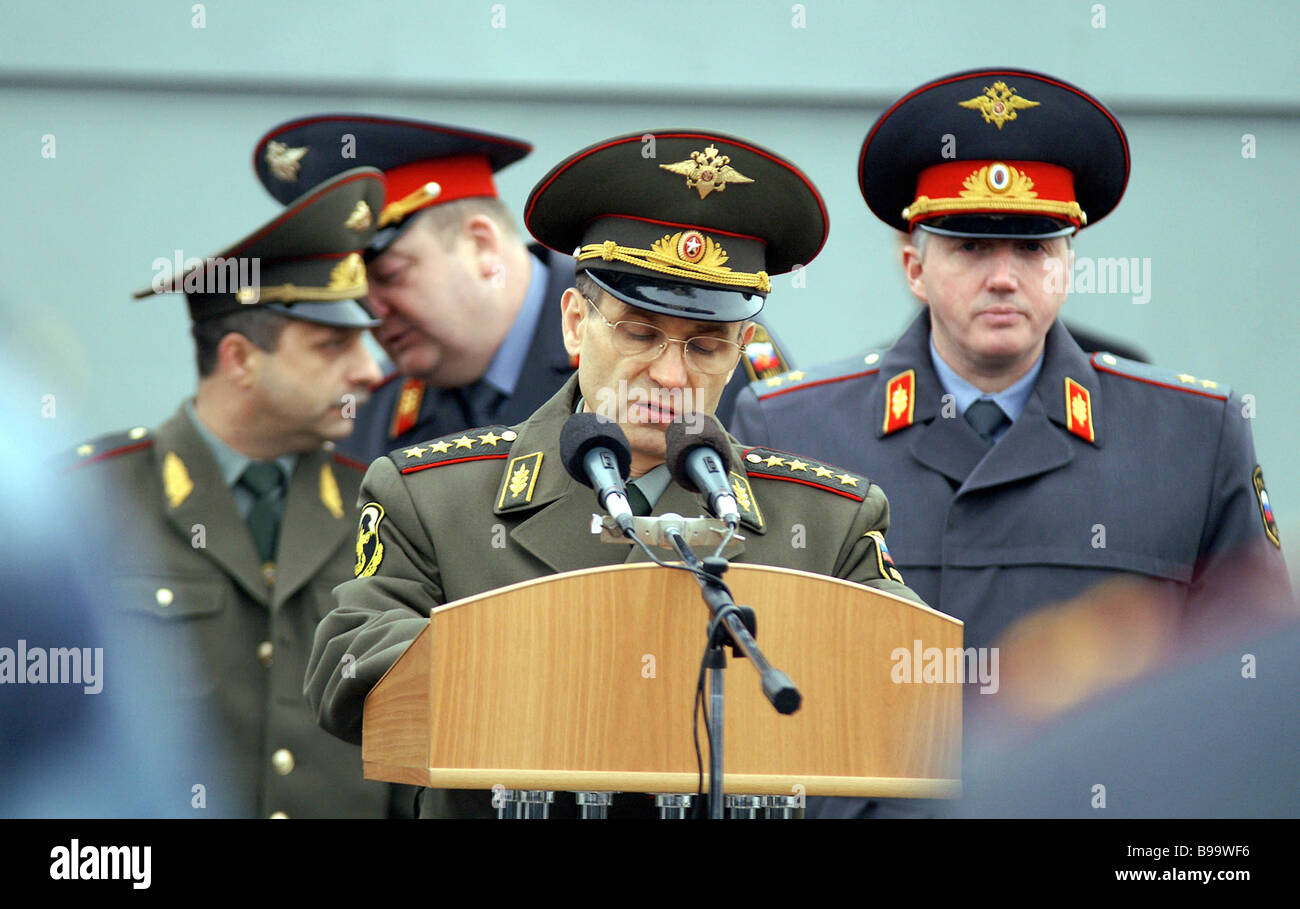 Russische Provinzpolizei erhält neue Streifenwagen russische Innenminister Rashid Nurgaliyev Adressierung seine Untergebenen an Stockfoto