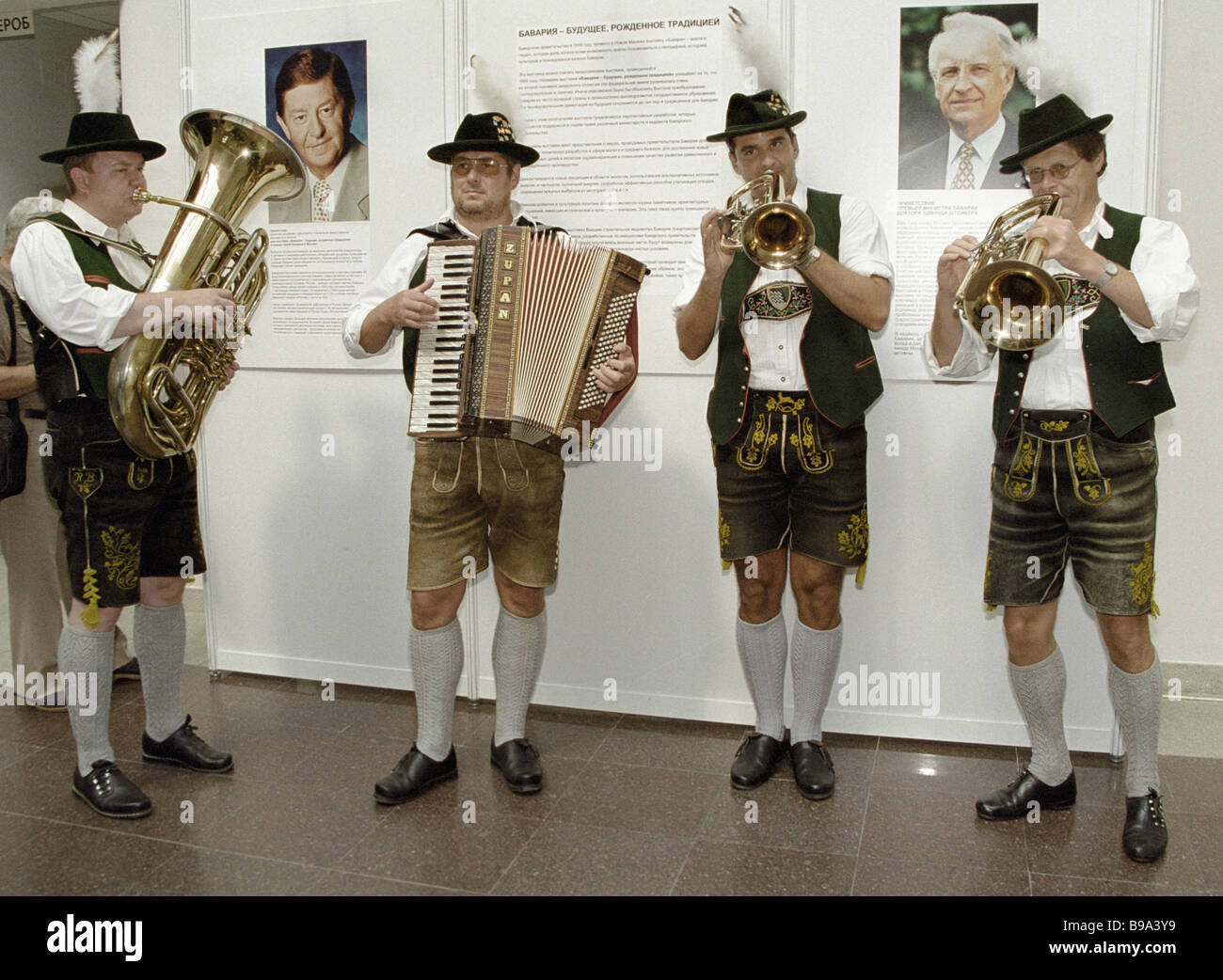 Bayerische Volksmusik Firma erklingt in der Ausstellung bayerische Traditionen bleiben Stockfoto