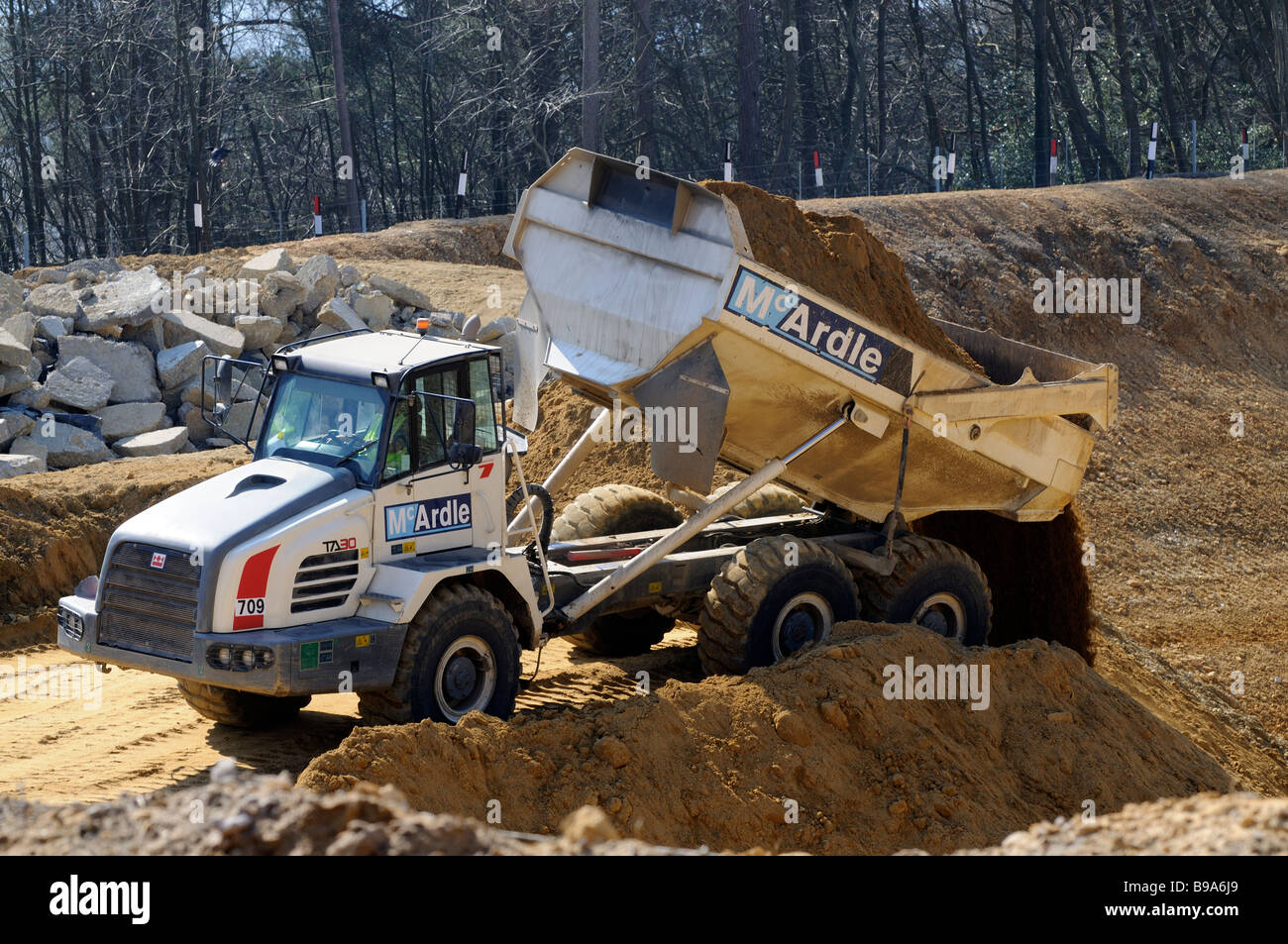 Terex TA30 artikuliert LKW Verschiebung eine Ladung Sand vom Bau der beiden Tunnel auf der A3-Straße an Hindhead England Stockfoto