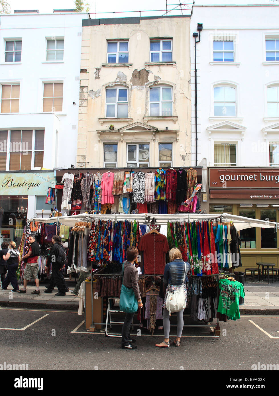 Stall in der Portobello Road, London Stockfoto