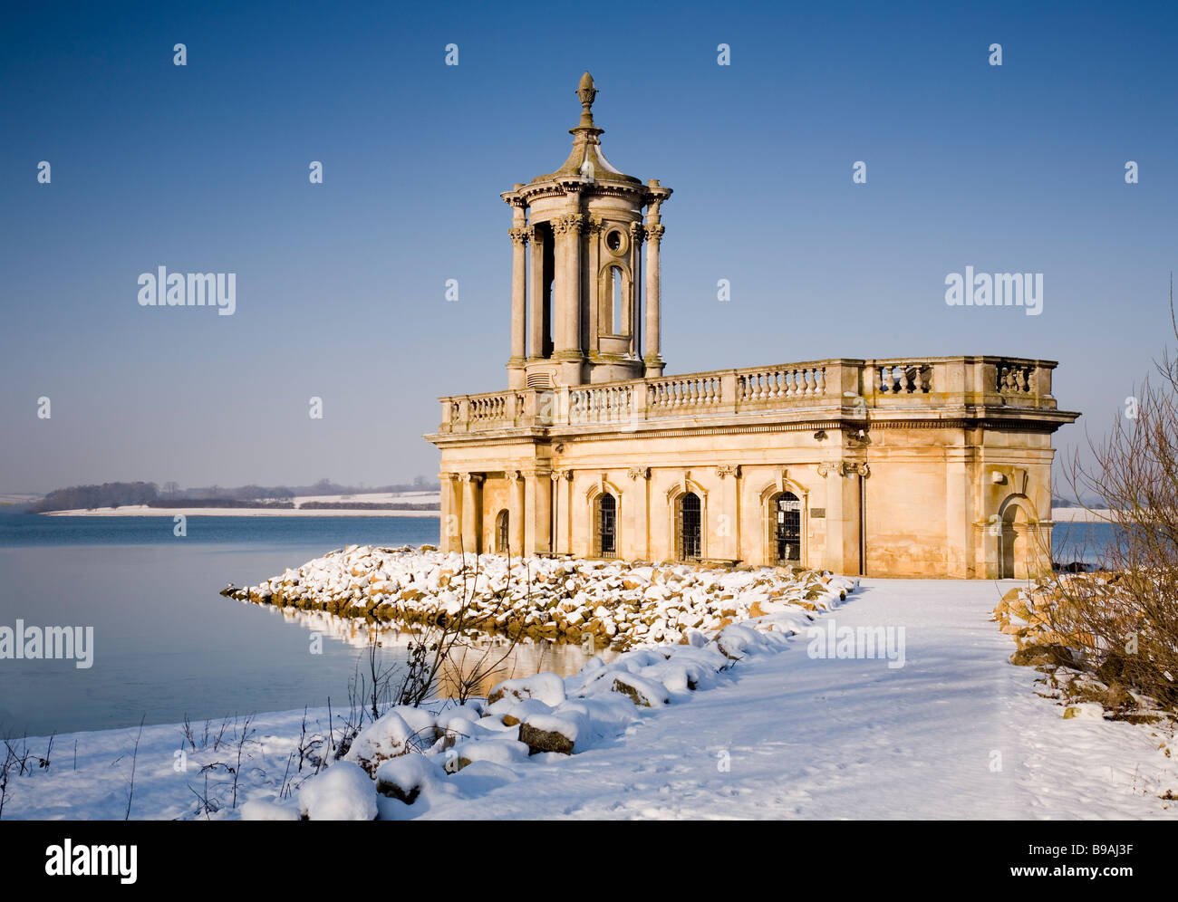 Normanton Kirchenmuseum Blick über Rutland Wasser Oakham nach Winter Schneefall Stockfoto Normanton Kirchenmuseum Blick über Rutland Wasser Oakham nach Winter Schneefall Stockfoto